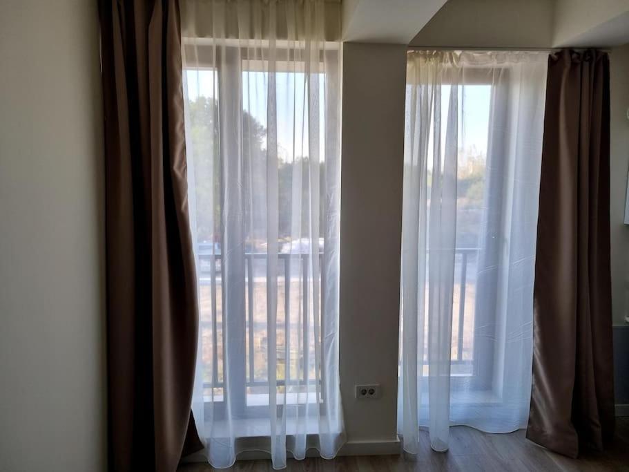 Apartament Cwa 1 Aeroport Otopeni Buitenkant foto